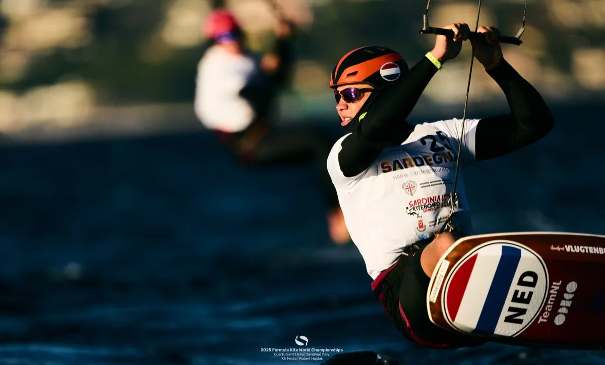 Jessie Kampman in actie tijdens het WK Formula Kite in Cagliari